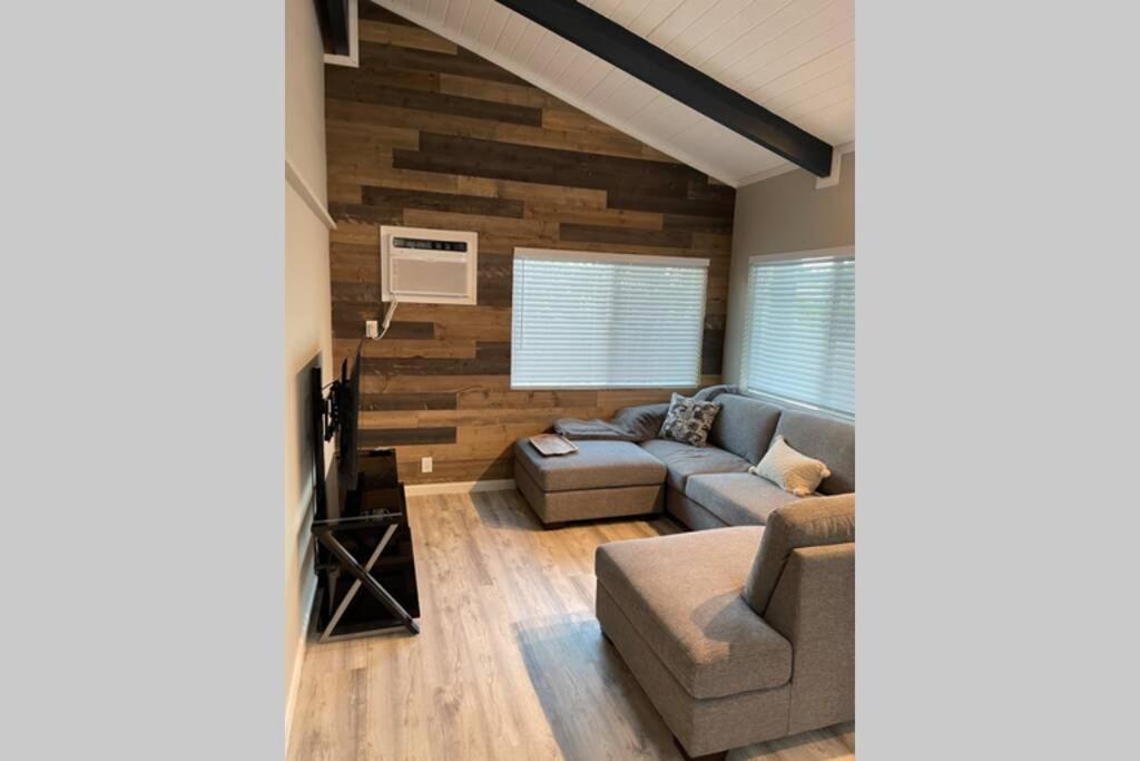 Spacious 2 Bedroom Beach House With King Suite Waianae Exterior photo